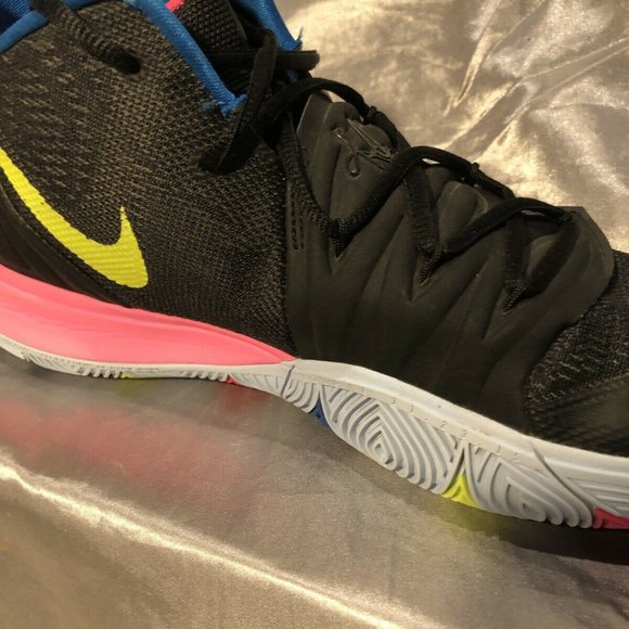 Kyrie 5 Just Do It - Size 12- Crisp and Clean main image 9
